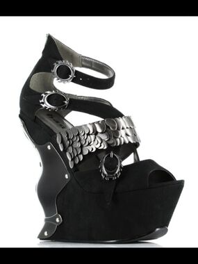 658. Hades Leia Black Suede Egyptian Scale Platform Wedge Heels Size 10